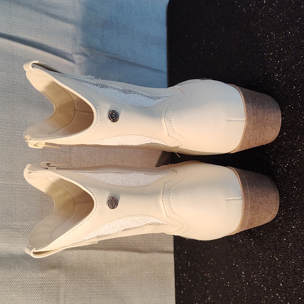 Madden NYC Boots - Picture 4 of 9